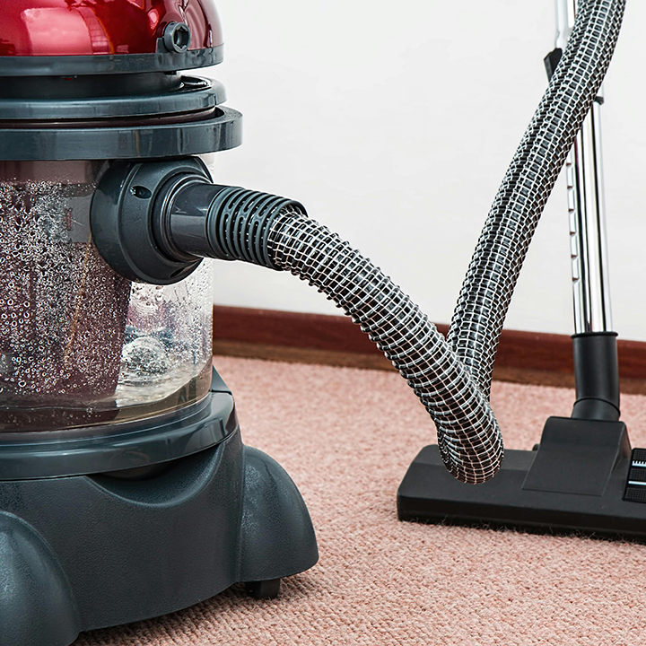 Carpet cleaning machine